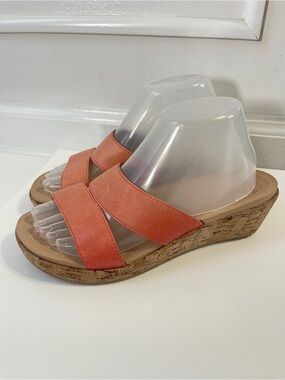 Crocs A-Leigh Sandal Size 8 Wedge Coral Leather Cork Strappy